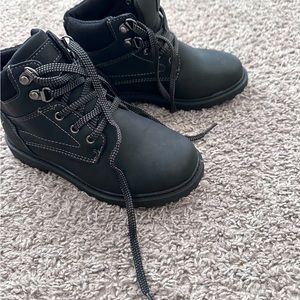 Crown Vintage-Leon Boot - Kids' boot size 1 Black color New without tag